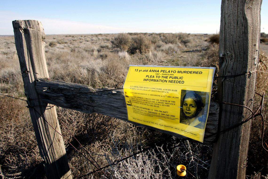 Christine Pelayo posted fliers in 2005 around Pasco asking people to contact police with clues or tips about the murder of her daughter, Anna.