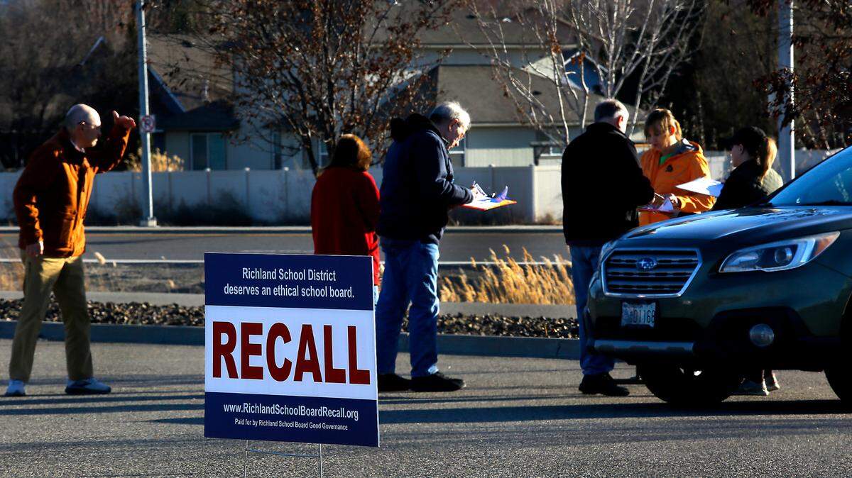 New deadlines released to fill Richland’s school board vacancies after 3 members recalled