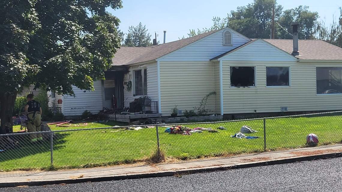 Family of 7 loses home in Kennewick blaze. Kittens safe