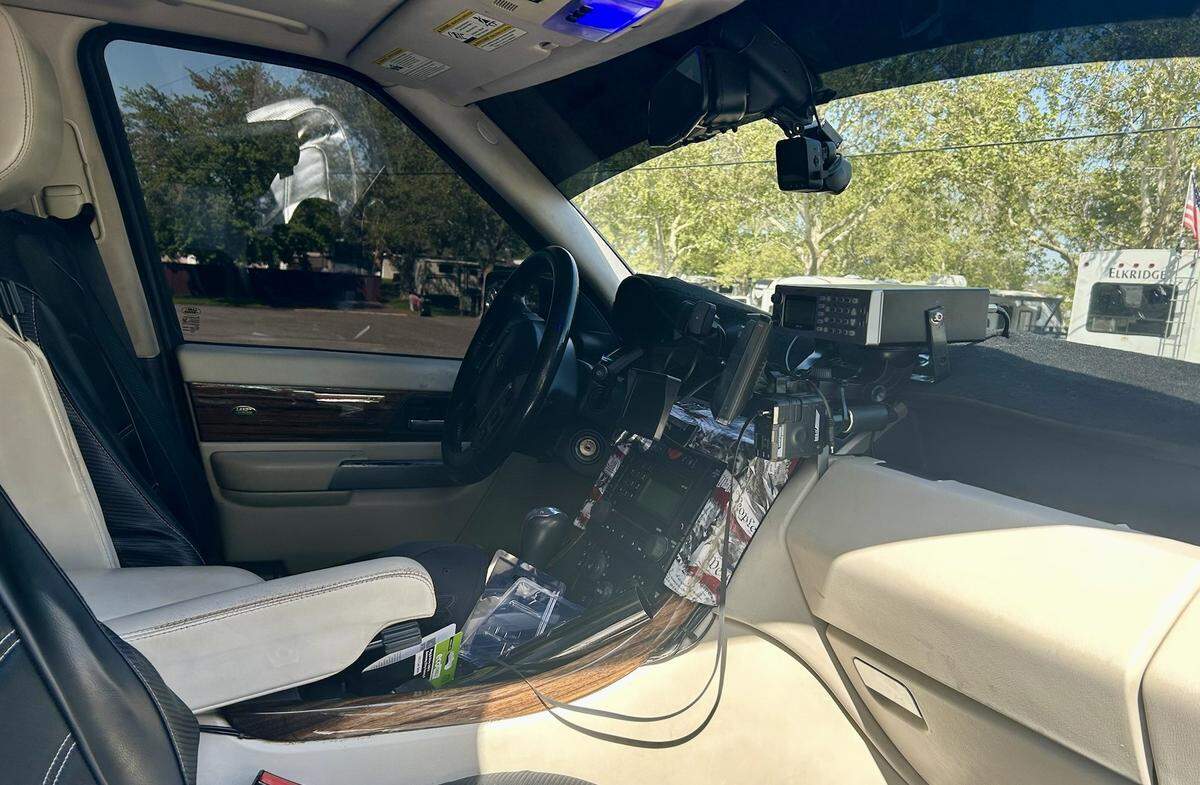 A Richland police officer said the car was equipped with a small blue light in the middle and upper part of the windshield. There also were multiple small amber lights surrounding the car.