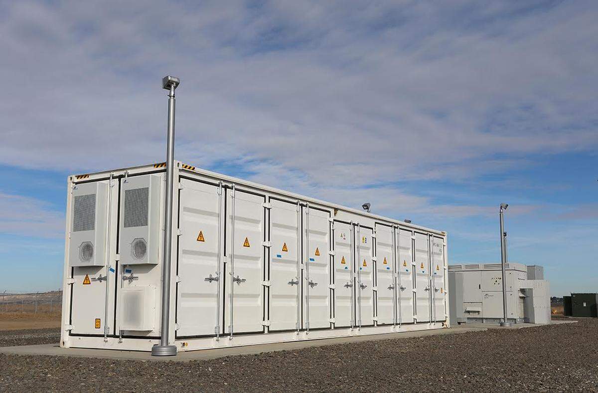Washington state’s first utility-scale solar and battery project near Richland can provide enough power for 150 homes for 4 hours.