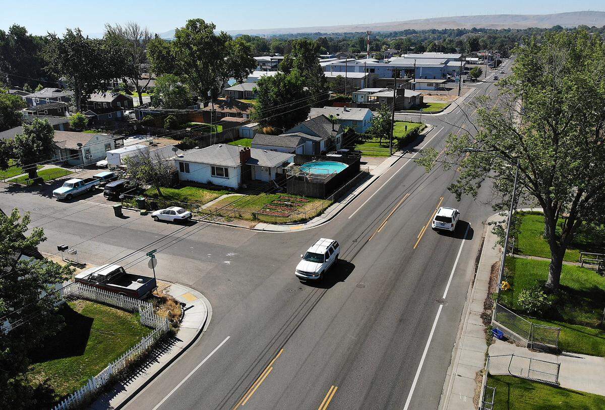 Traffic streams past the intersection where a witness said a boy led Sofia Juarez toward a van stopped on 14th Avenue on Feb. 4, 2003.