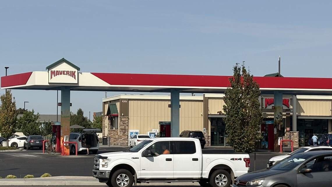 Dramatic arrest near Kennewick Maverik. 1 in jail for robbery, assault