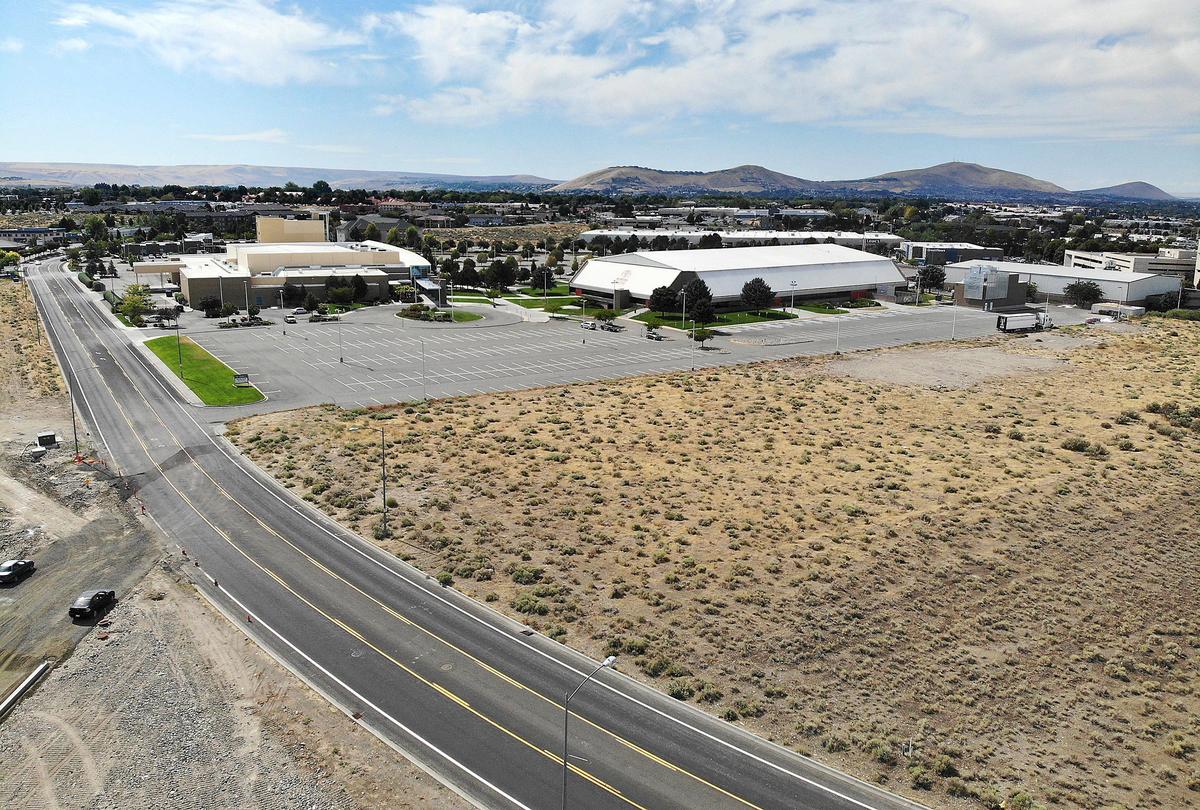 The city of Kennewick has formed a public-private partnership with A-1 Hospitality Group of Pasco for a new hotel and retail space to serve the Three Rivers Convention Center in Kennewick.
