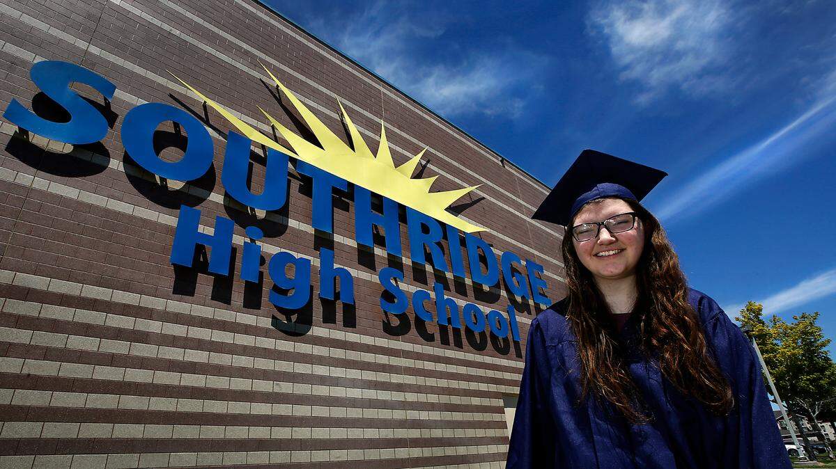 ‘Super shy’ Kennewick teen thrived during COVID pandemic to reach graduation day