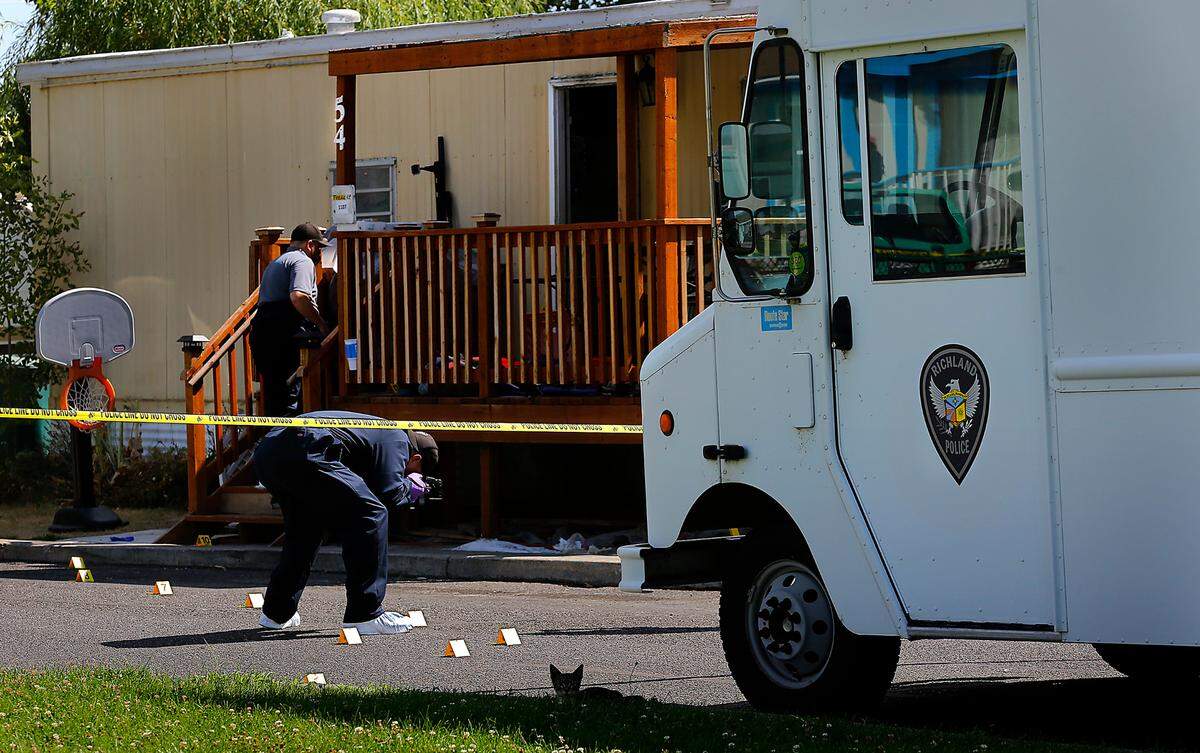 Richland Police investigators document the scene of Wednesday’s morning fatal stabbing in the 50 block of Cosmic Lane in north Richland. Police officials say a woman is dead and a man is in the hospital after officers responded to a domestic disturbance.
