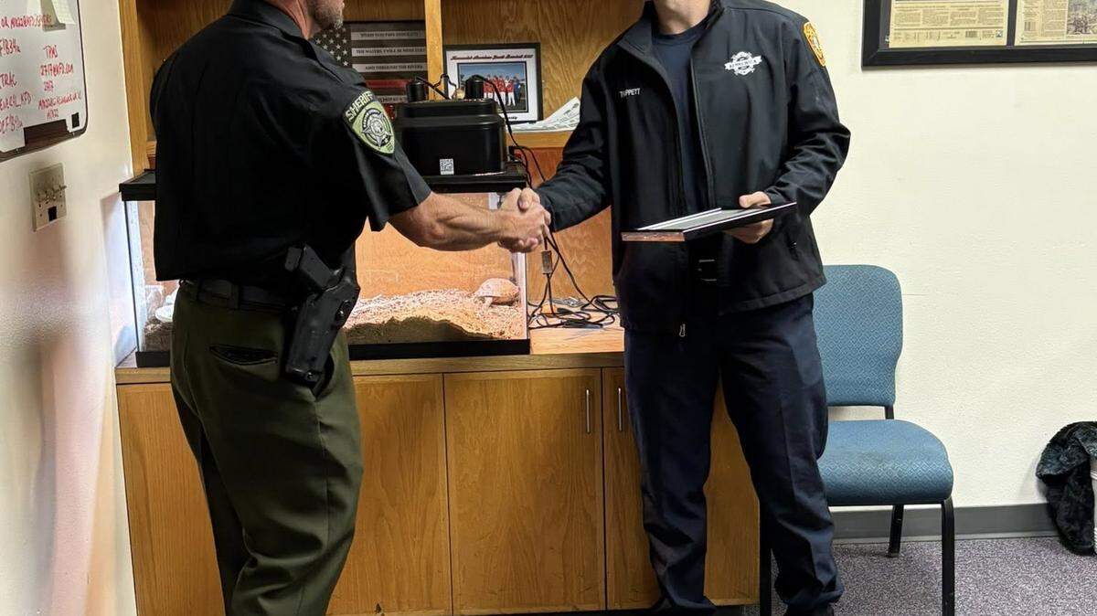 Benton County Interim Sheriff Mike Clark awarded Kennewick Firefighter Garrett Trappett with a Citizen Service Award after he helped rescue a 77-year-old woman with dementia.