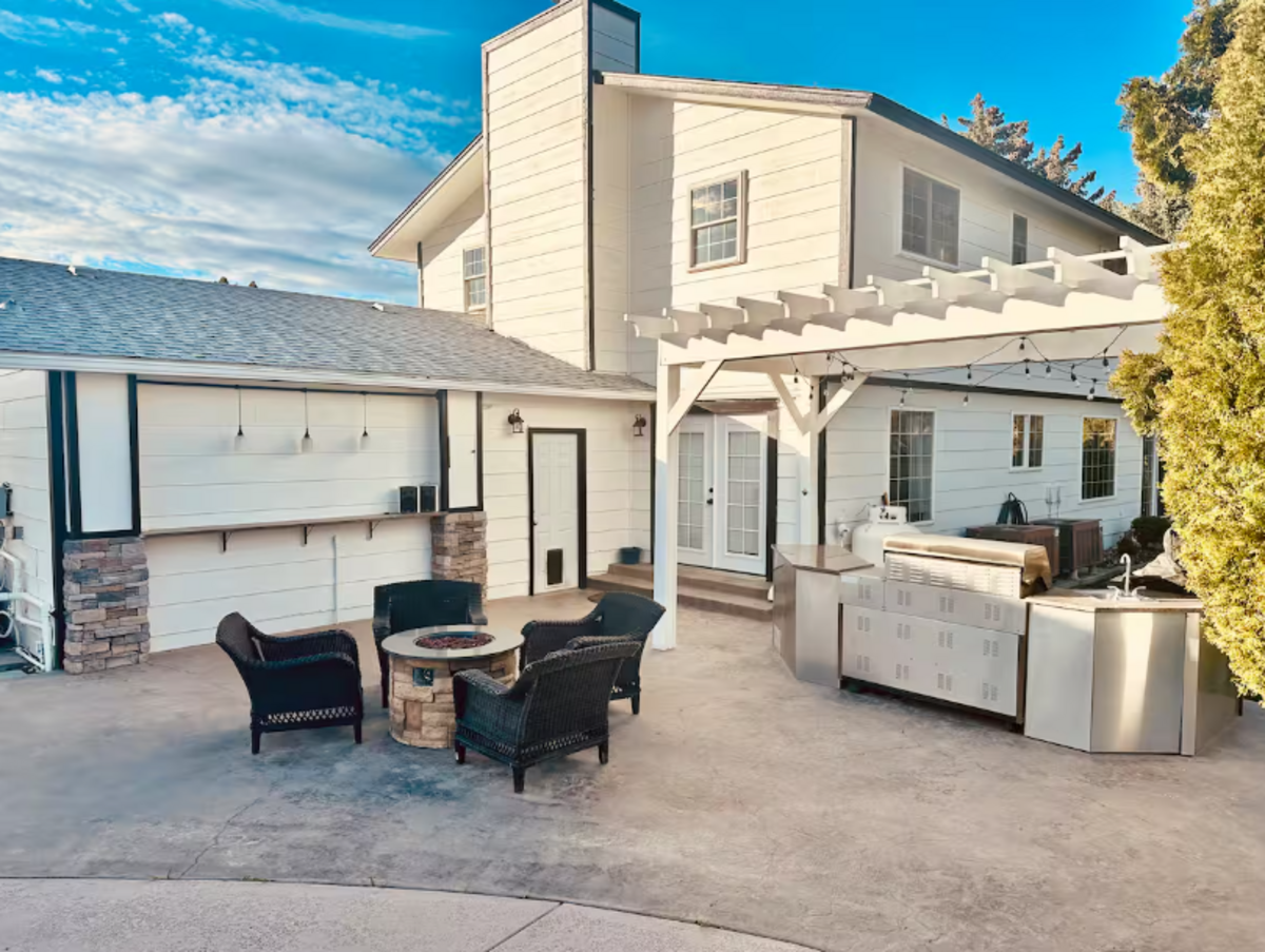 Photo from the “Rancho Reata Retreat” Kennewick Airbnb listing.