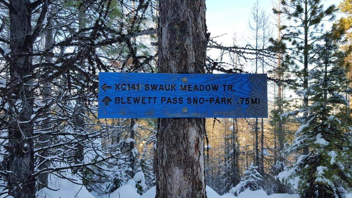 Trail sign marking the sno-park trails at Blewett Pass.