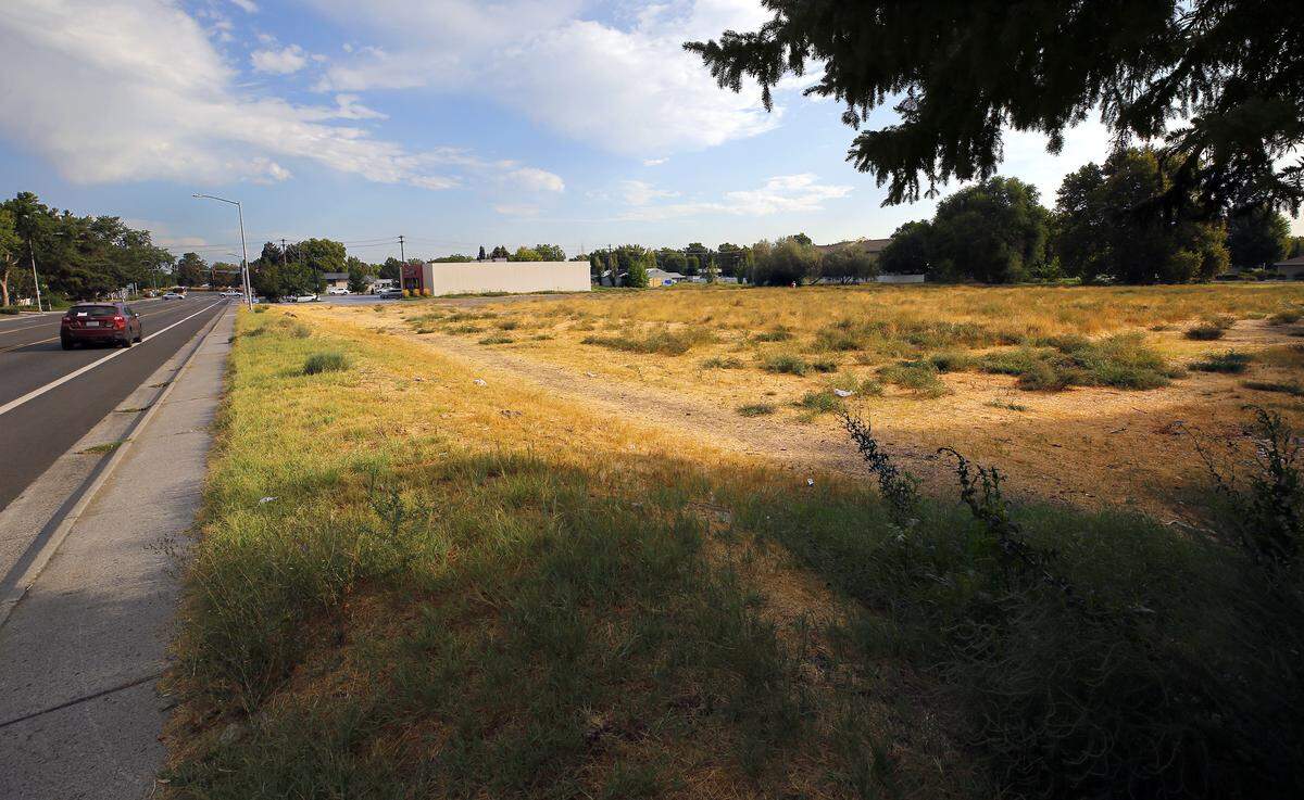 The city of Richland has approved a 114-unit garden-style apartment complex for a vacant lot at 1866 Jadwin Ave. 
