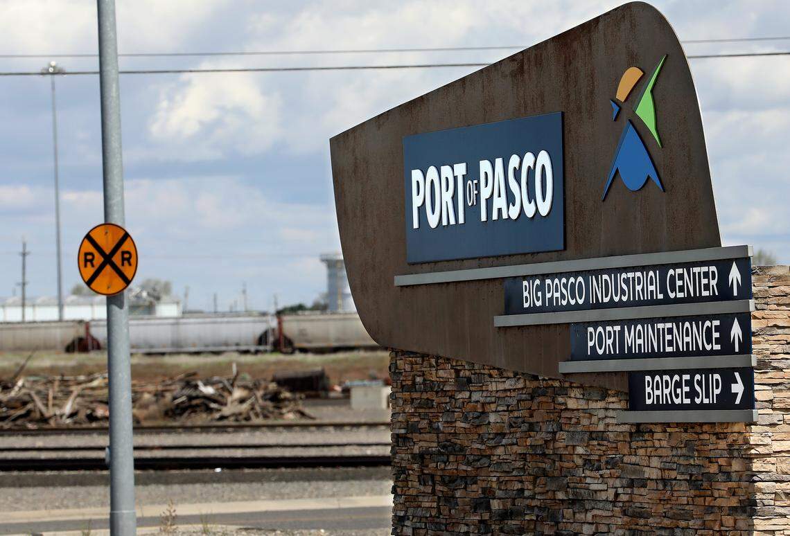 The Port of Pasco lease is for 12.5 acres sandwiched between the two sets of track that run along the northern side of Big Pasco. 