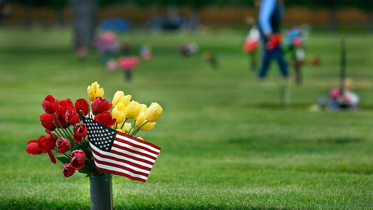The Franklin County Historical Society is selling donated grave plots at Desert Lawn Memorial Park to raise money.