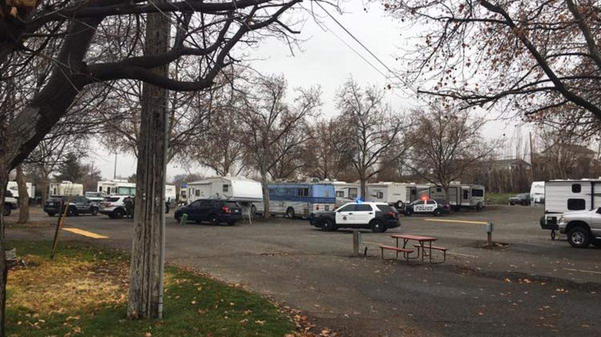 Richland police surrounded a trailer on the 600 block of Columbia Park Trail Saturday morning after a 34-year-old man pushed down his mother and held a gun to her head.