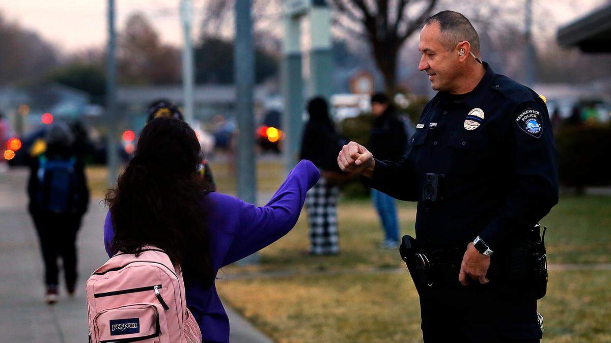 1st of a kind Tri-Cities partnership could put 21 armed officers in schools