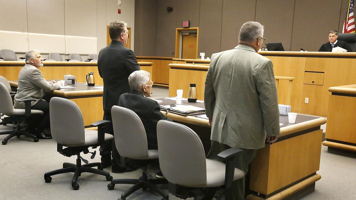 Recall proponent Vincent Rundhaug, appears Wednesday before Benton County Superior Judge Bruce Spanner in Kennewick. Kennewick Councilman Steve Young is flanked by his attorneys Bob Thompson, left, and Kevin Holt during the hearing on an effort to force Young out of office.