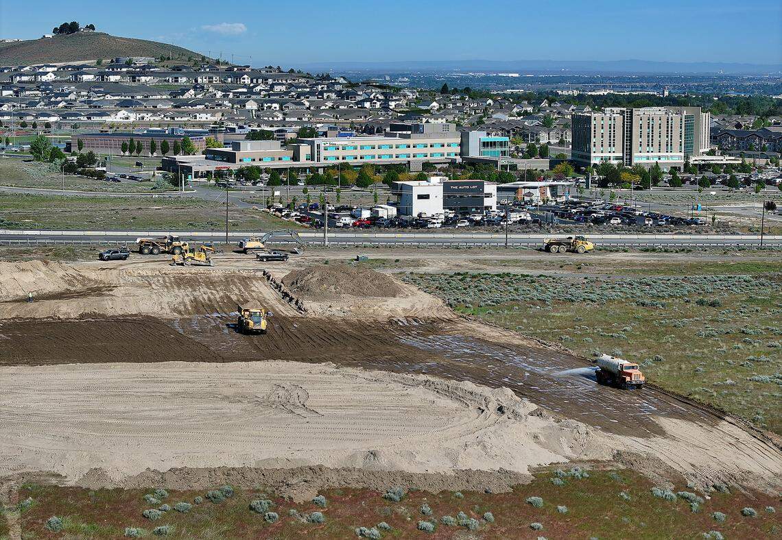 The Havenridge Apartments in south Kennewick will flank Highway 395 near Canyon Lakes and is scheduled to open in summer 2027.