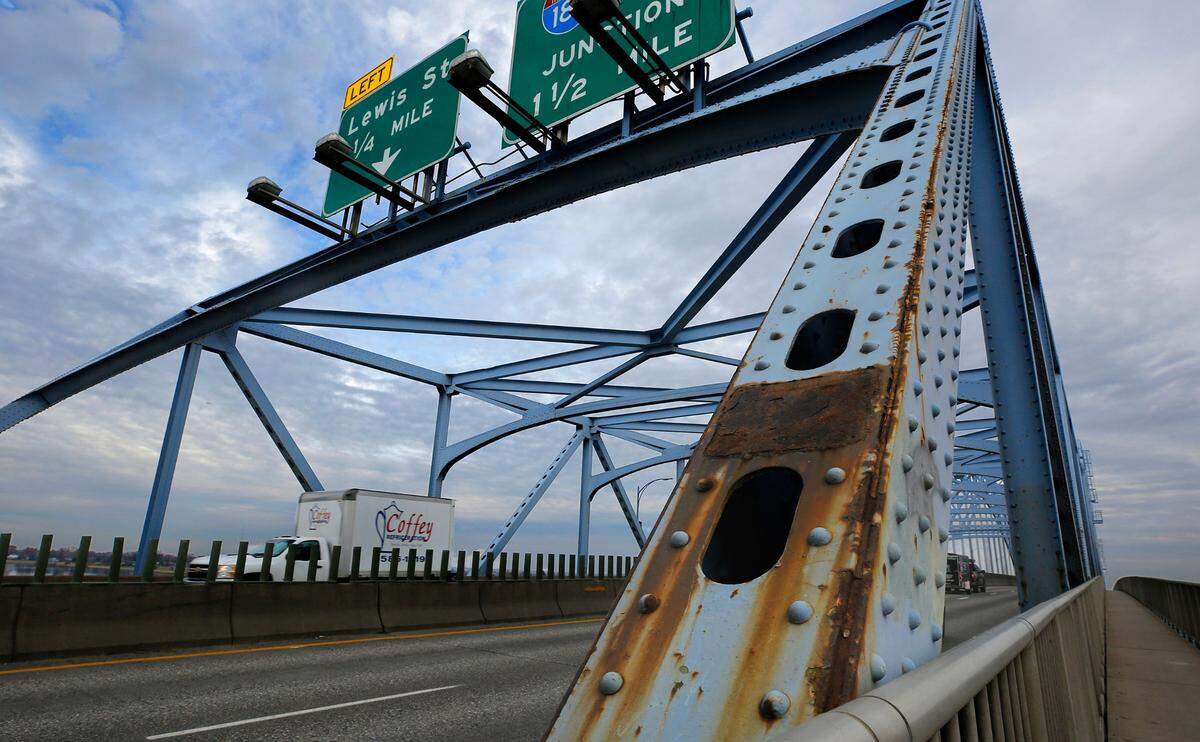 The Tri-Cities’ busiest Columbia River span, the blue bridge, is getting a $33.5 million paint job starting in January. The painting project won’t alter the blue bridge’s famous color, but it will snarl traffic for a full year.