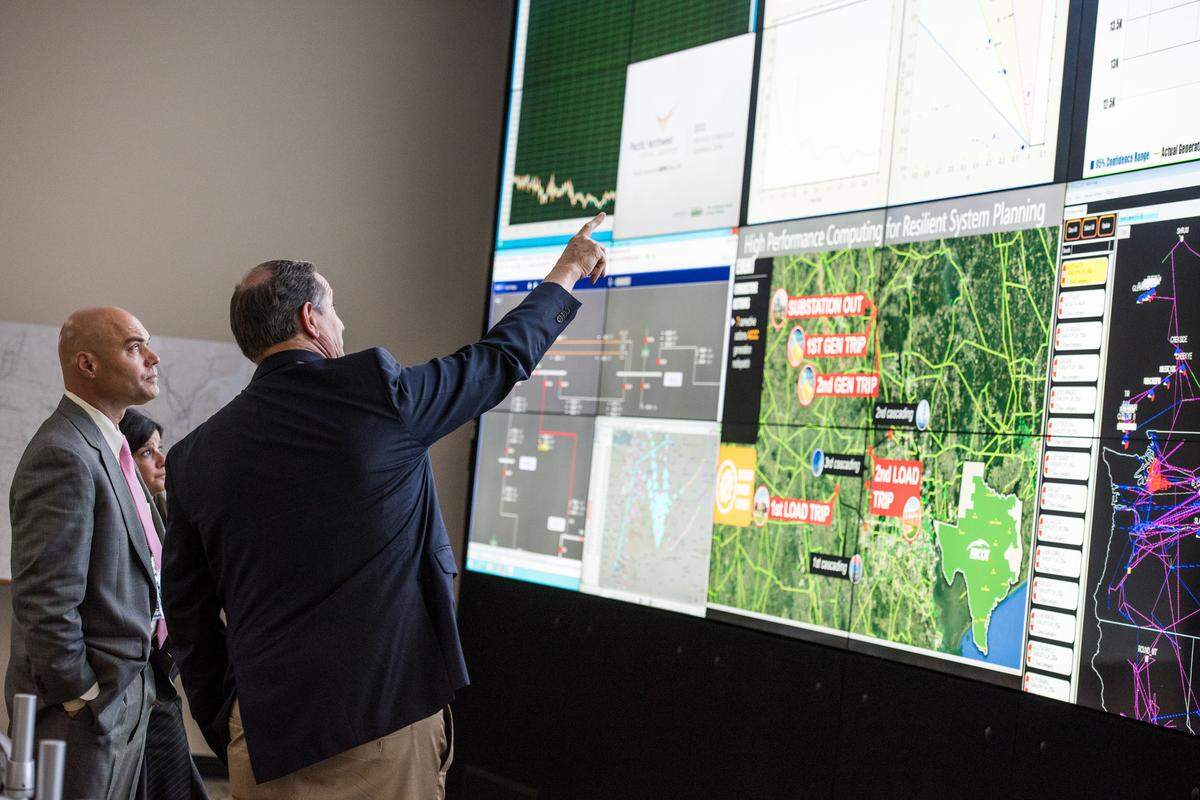 Bruce Walker, the Department of Energy’s Assistant Secretary for the Office of Electricity, learned about PNNL’s grid modernization projects during a visit to the national lab in Richland. PNNL is working to transform the nation’s century-old electric grid by advancing new technologies to enhance its reliability, resiliency and security.