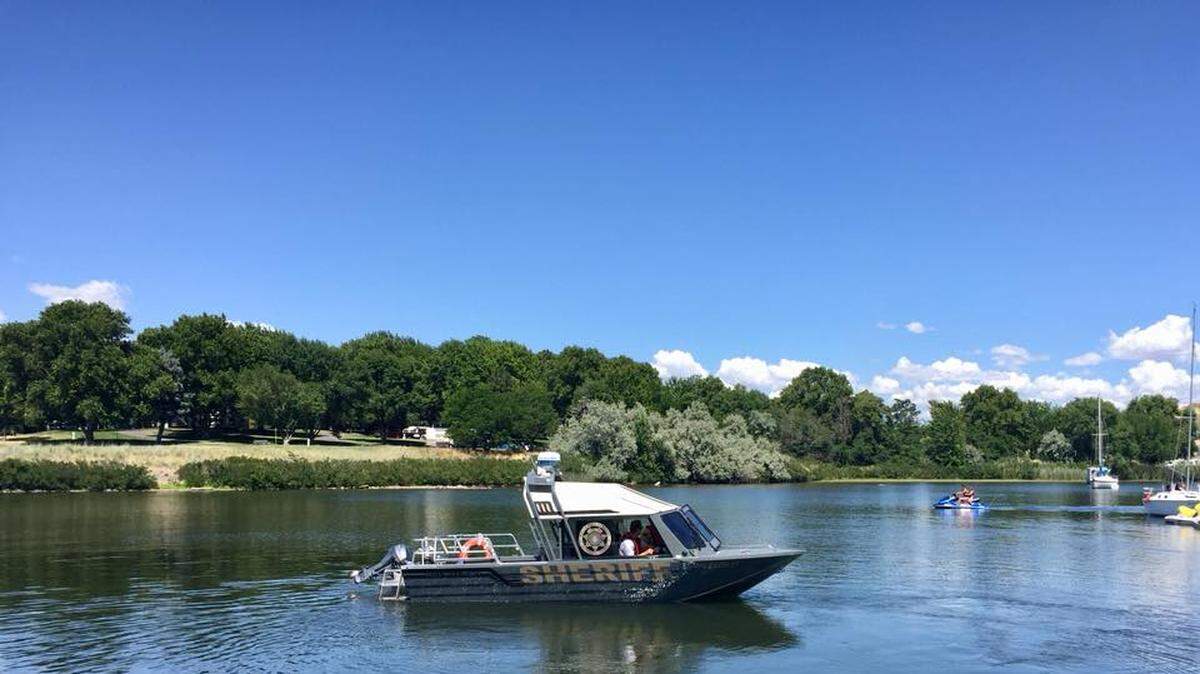 Walla Walla County Sheriff’s officials said a man drowned Saturday after jumping into the Snake River near Fishhook Park.