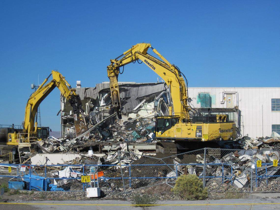 Hanford workers may be exposed to small particles of beryllium left in buildings at the nuclear reservation, including in the 300 Area near Richland where work was done to prepare and test uranium fuel for reactors.