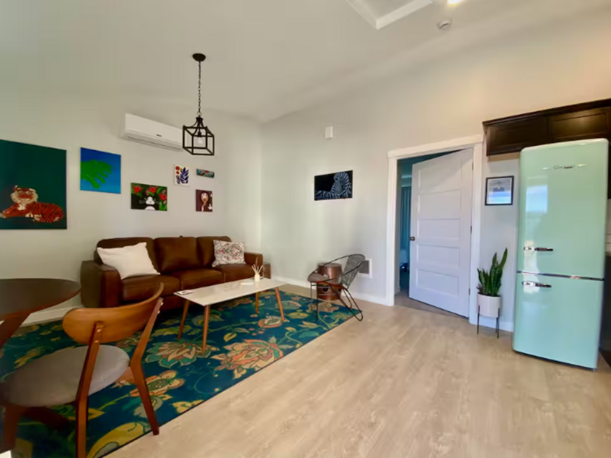 Photo from the “Red Mountain Bungalow” Benton City Airbnb listing.