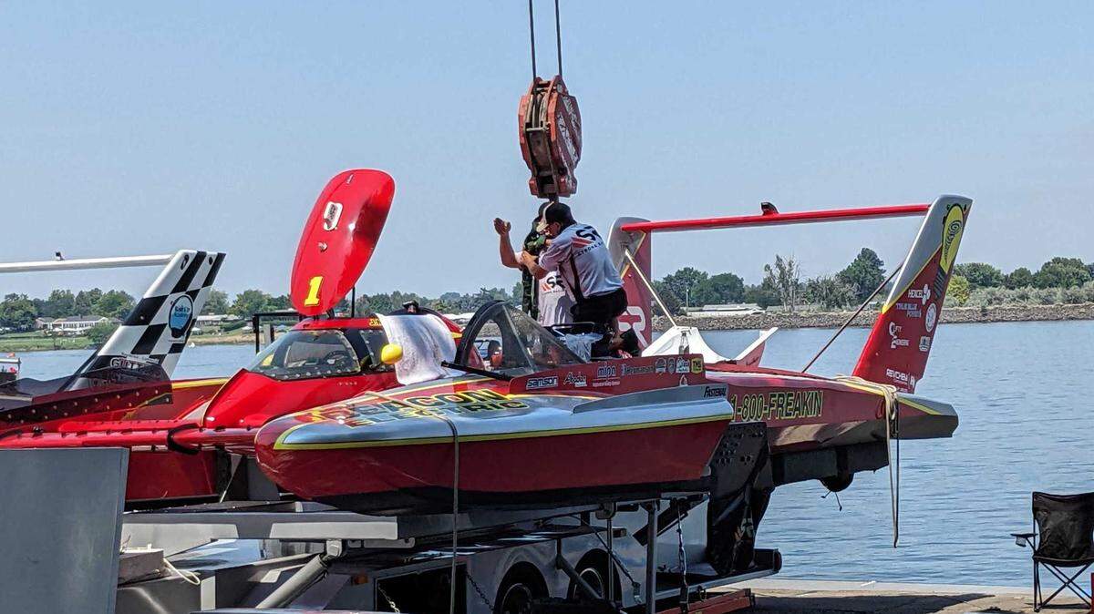 Crew members work on the U-9 Beacon Plumbing boat in the Lampson Pits at Columbia Park in Kennewick on Friday. The unlimited hydroplanes did not run on Friday because of unsafe river levels.