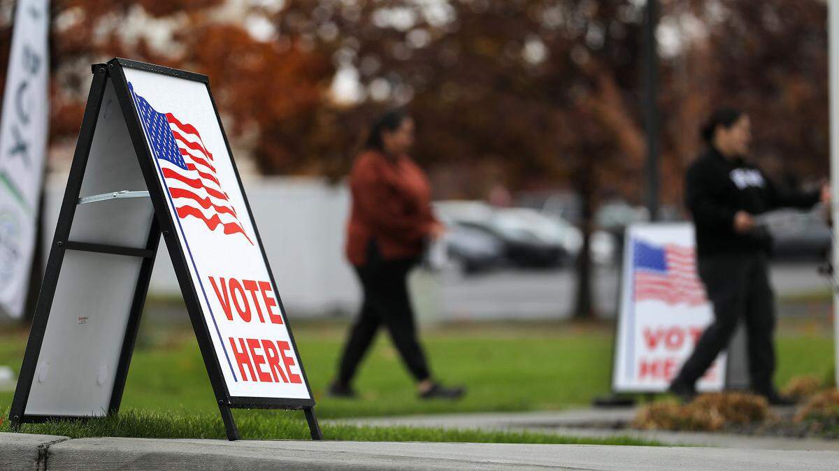 Benton County voters follow the signs outside the Benton County Elections Center to the ballot drop off point accessed from outside the building in Kennewick.