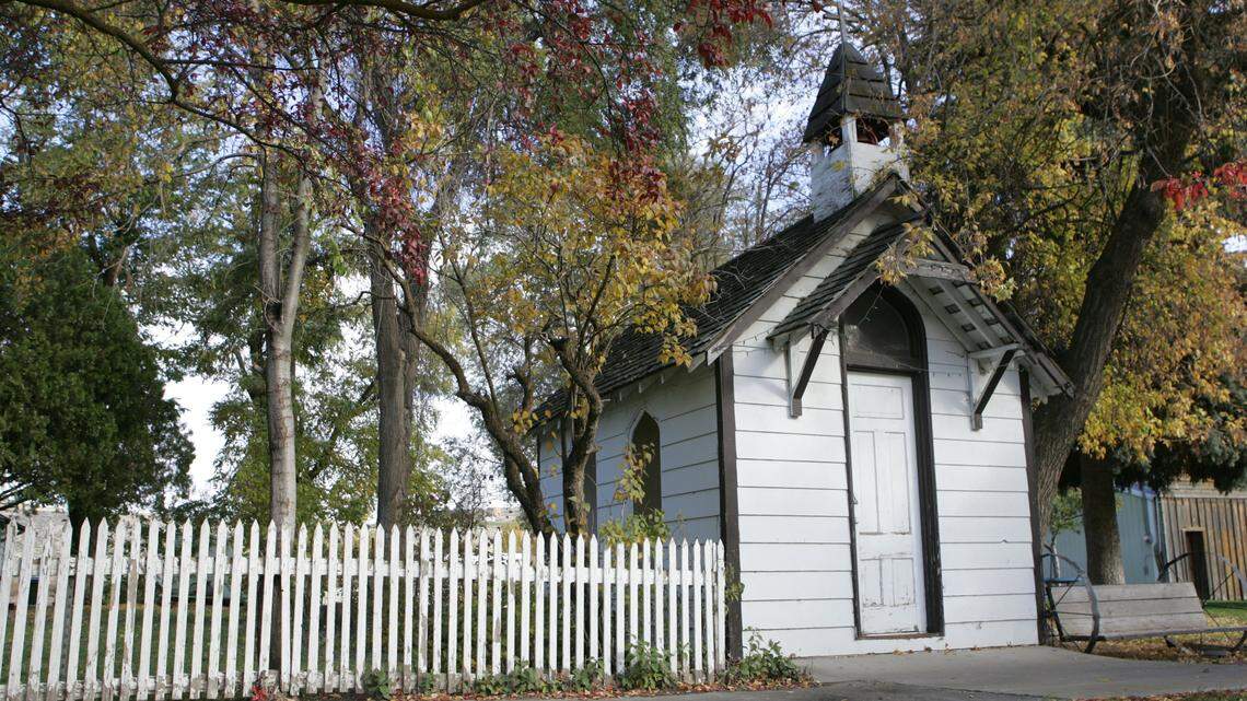 A Tri-Cities hiking and fitness group has organized an all-day road trip to visit the old railroad tunnels in Devil’s Canyon and five historic small railroad towns, including Kahlotus.