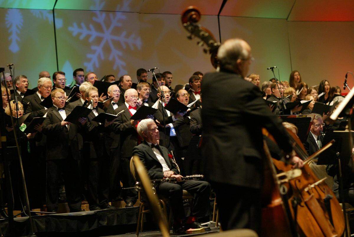 The Mid-Columbia Symphony presented its Christmas concert with the Mastersingers at the Three Rivers Convention Center in Kennewick in 2010.