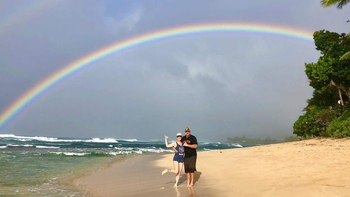 Army Staff Sgt. Chris Lawes and wife Carlie “hang loose” in Oahu, Hawaii after their Christmas wish comes true.