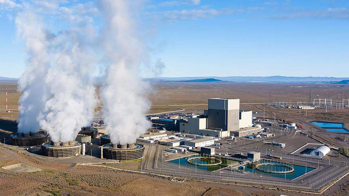 Columbia Generating Station, owned and operated by Energy Northwest, is a boiling water nuclear power reactor located about 10 miles north of Richland, Washington.