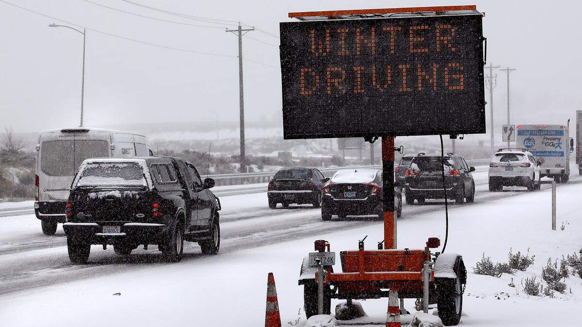 Drivers headed south on Highway 395 in Kennewick in February when the Tri-Cities was under a winter weather advisory issued by the National Weather Service.