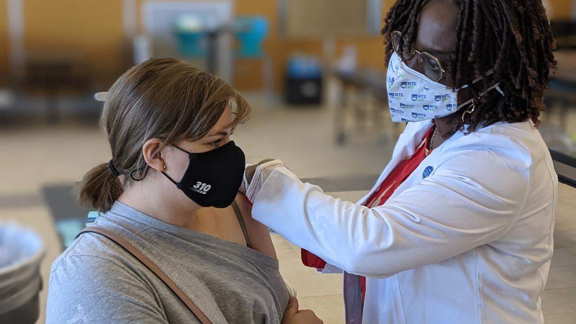 These Tri-Cities teens wanted friends back in school. They held a COVID vaccine clinic