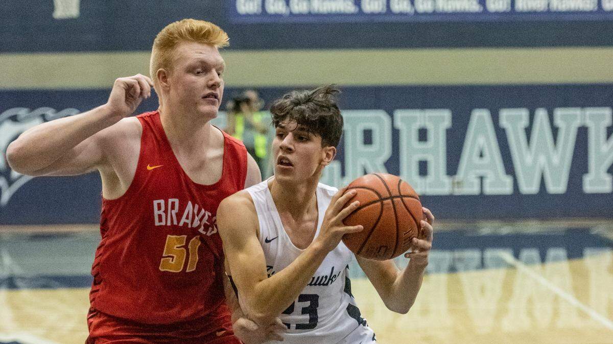 Kamiakin’s forward Kyson Rose, shown here in a recent game against Chiawana, scored a school record 46 points in a victory over Hanford.