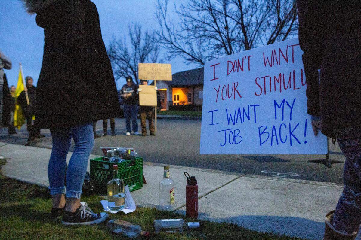 The Tri-Cities Sons & Daughters of Liberty hosted a protest outside of the Liquor Control Board Office in Pasco on Wednesday night.