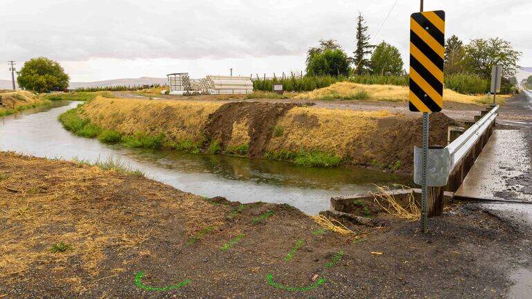1 dead after car plunges into irrigation canal west of Tri-Cities
