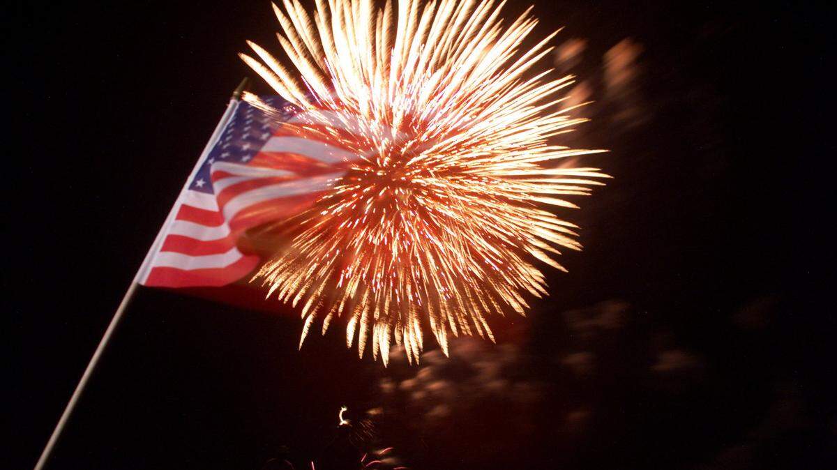 The River of Fire fireworks show will be held July 4, 2021, with fireworks launched from the shoreline in front of the Columbia Park Tri-Plex driving range.