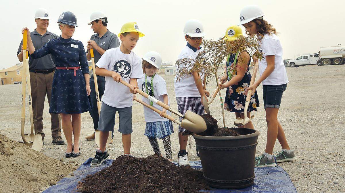 Pasco students helped break ground for Pasco School District’s elementary #16 near the intersection of  Road 84 and Massey Drive. The 72,800-square-foot building will have 36 classrooms and a capacity for 800 students.