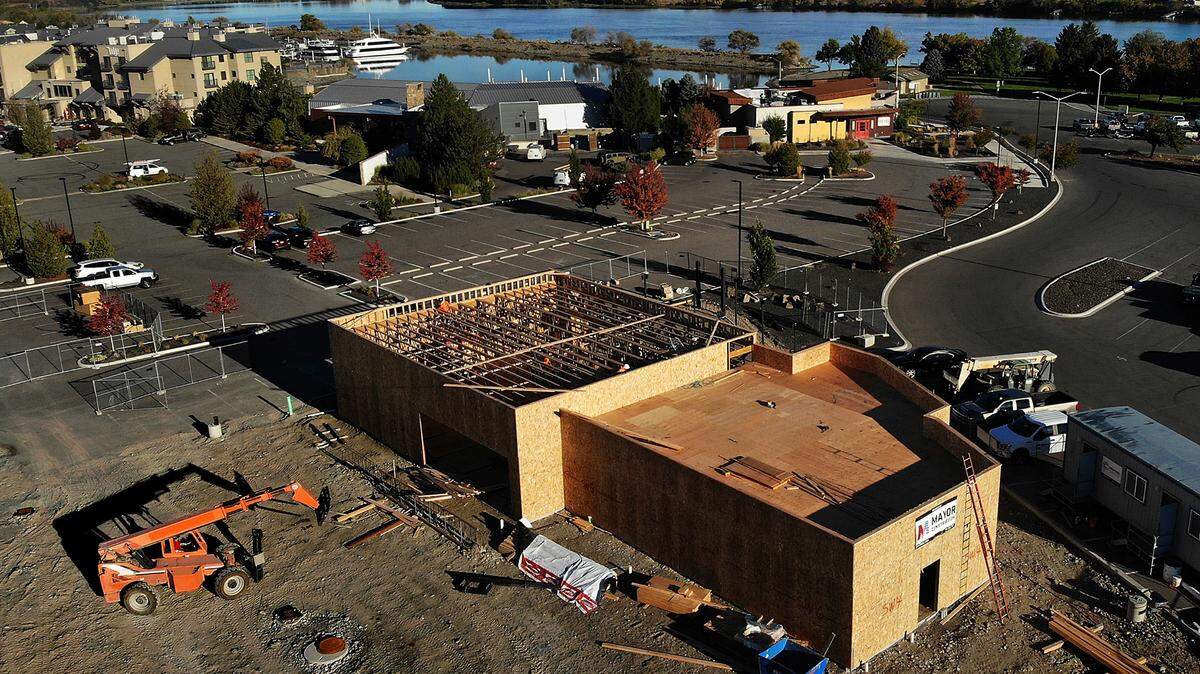 What’s being built there? A new Tri-Cities restaurant, more apartments and shopping