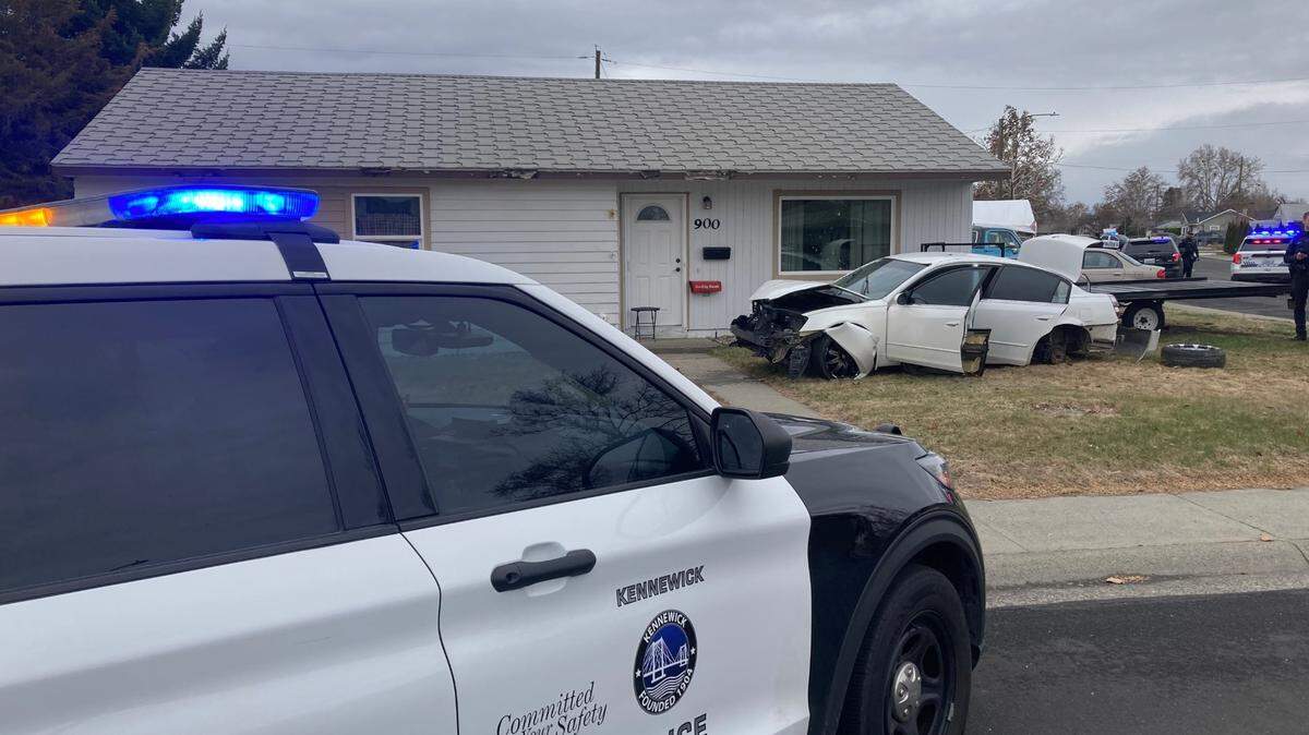 A Kennewick murder suspect was caught in Richland after the car she was driving fell apart near the intersection of Lee Boulevard and Cottonwood Drive.
