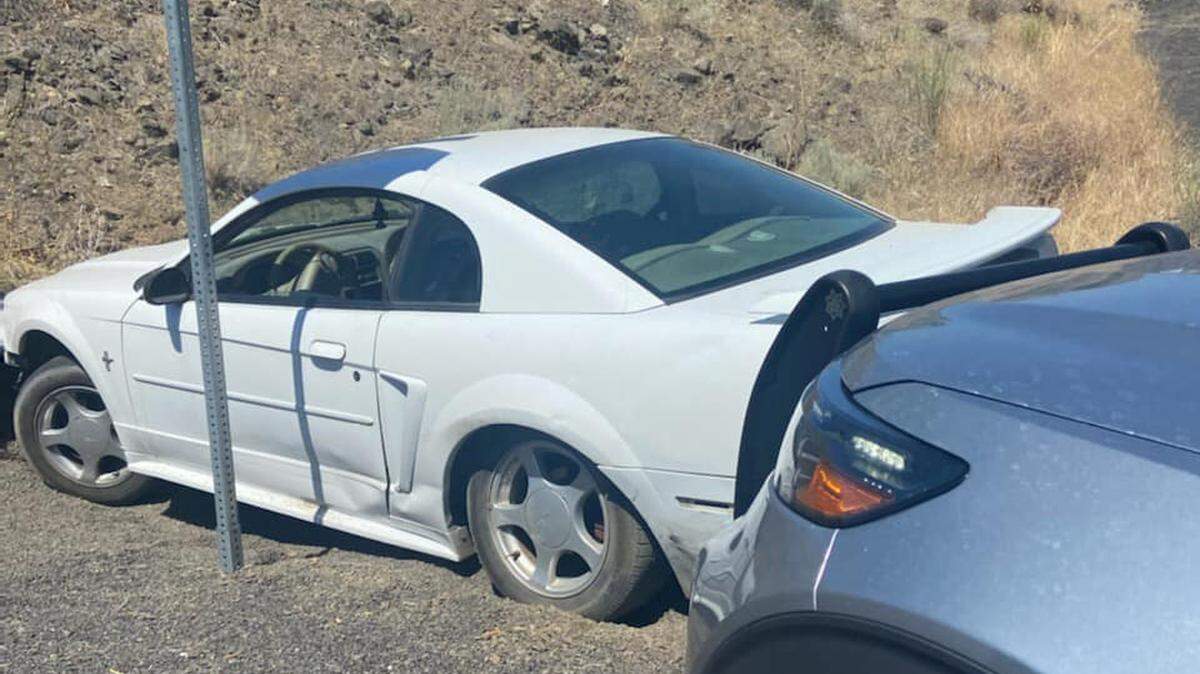 A Prosser jewelry store robbery suspect was arrested Friday after leading police and deputies on a high-speed chase on Interstate 82.