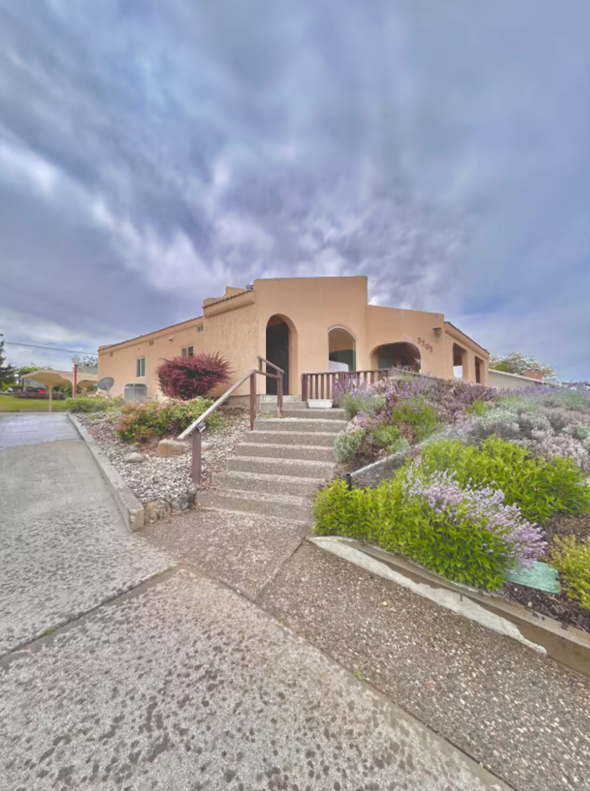Photo from the “Sun House” Kennewick Airbnb listing.