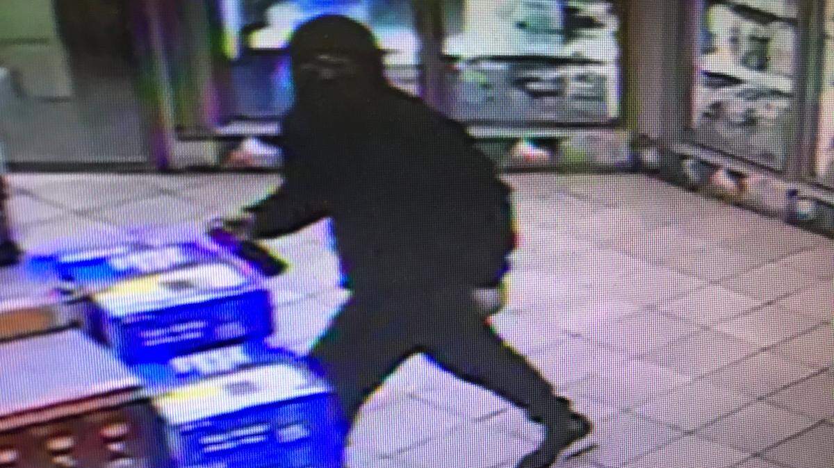 Kennewick police are trying to identify the man who pulled a gun on the Rocket Mart clerk Saturday evening and made off with a handful of cash from the store register.