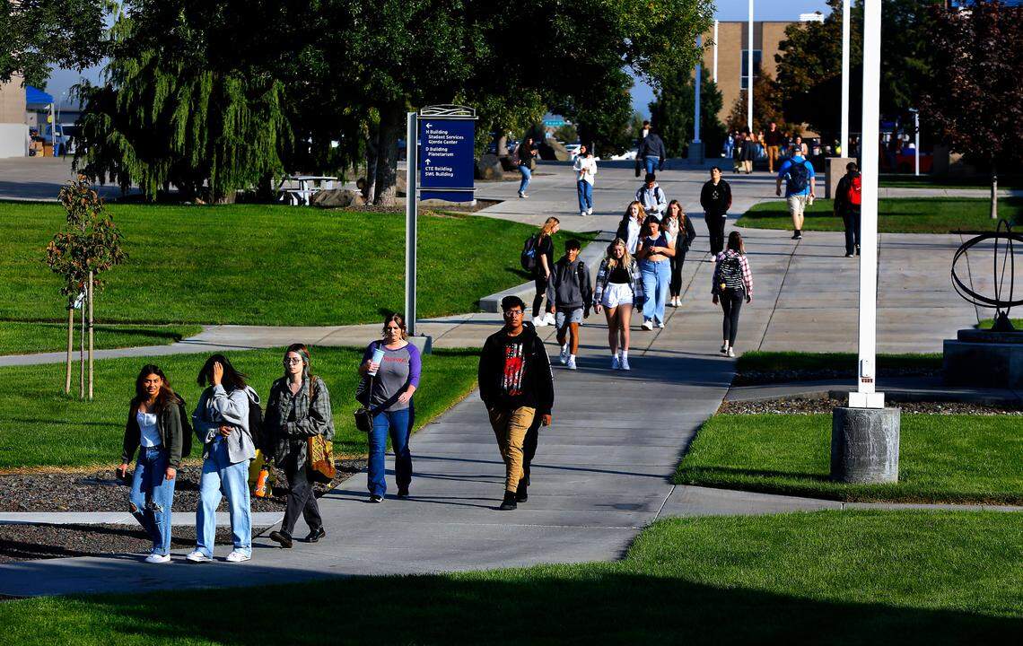 Financial aid experts at CBC and WSU in Tri-Cities say students should be patient applying for the 2024-25 FAFSA.