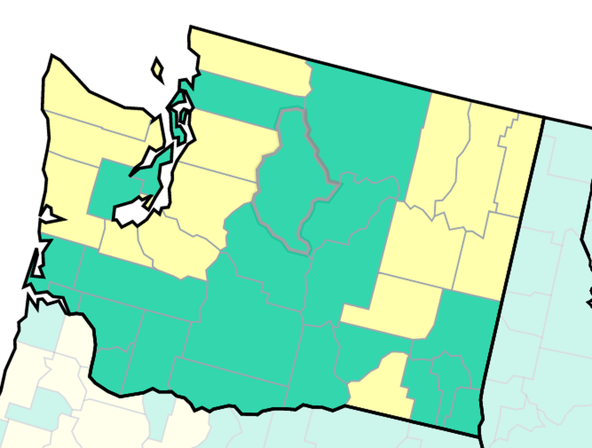 Sixteen counties in Washington state have COVID-19 community levels of medium, as shown in yellow. Benton and Franklin county levels are rated as low.