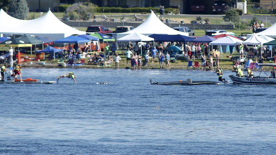 Divers rescue hydroplane driver after boat crashes and breaks apart at Columbia Cup