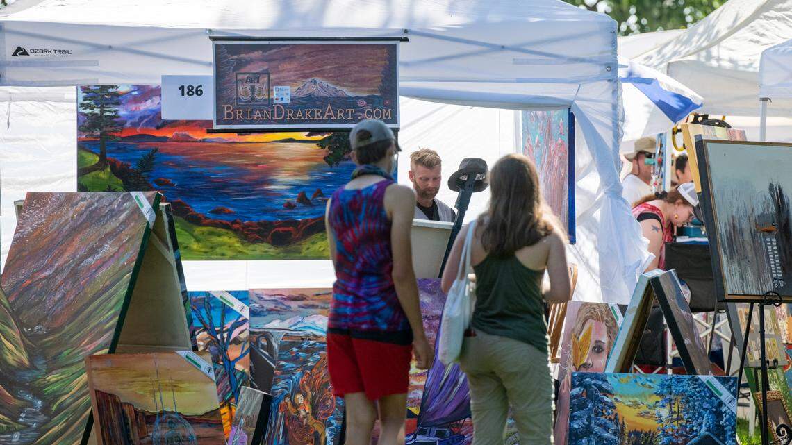 Hundreds brave the heat for annual Art in the Park