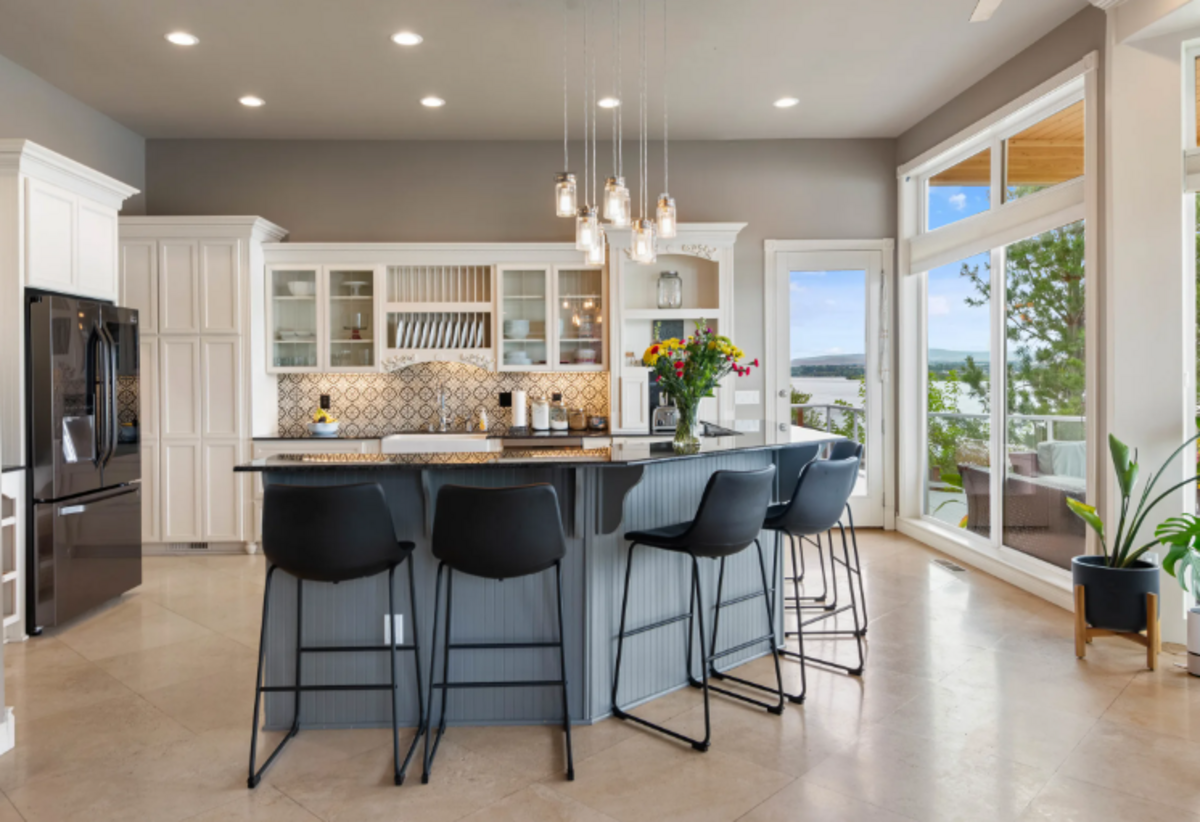 This Pasco home has upscale kitchens and bathrooms, lots of windows and a broad river view.
