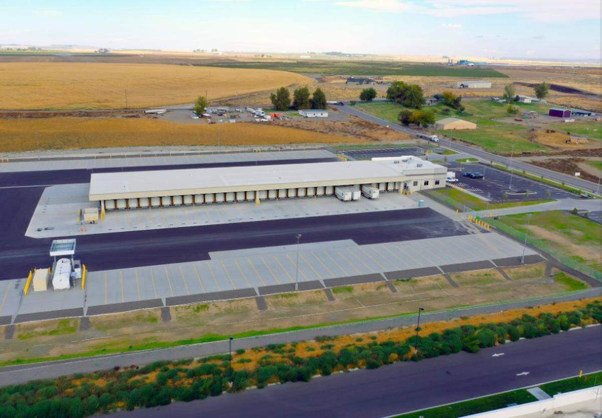 Old Dominion Freight Lines Inc. officially debuted its new logistics hub in north Pasco.