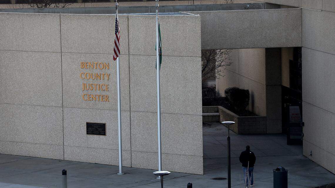 Former Prosser paraeducator sentenced for 2K fentanyl pills, half pound of meth